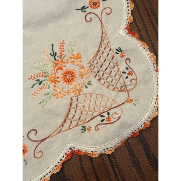 LOT of 3 Heavily Embroidered Table Runners Dresser Scarf 50s Vintage Linens - Picture 3 of 10